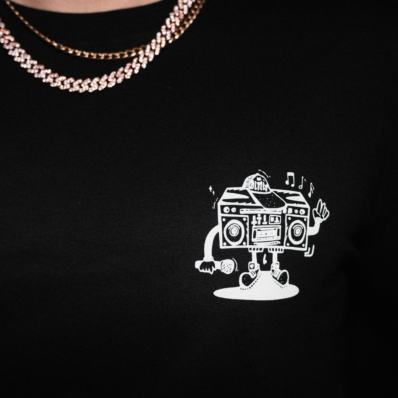DLTLLY X HÜLPMAN | LONGSLEEVE BOOMBOX | SCHWARZ